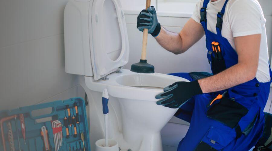 sewer line plumber in Elm City, NC